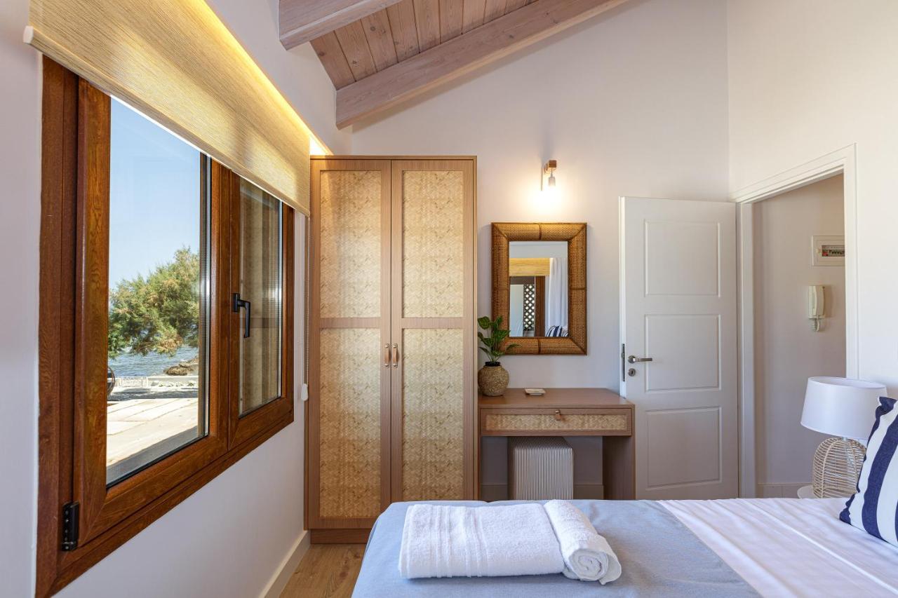 Villa Seashell -Wonderful Newly Renovated Villa On The Beach Galatas  Luaran gambar