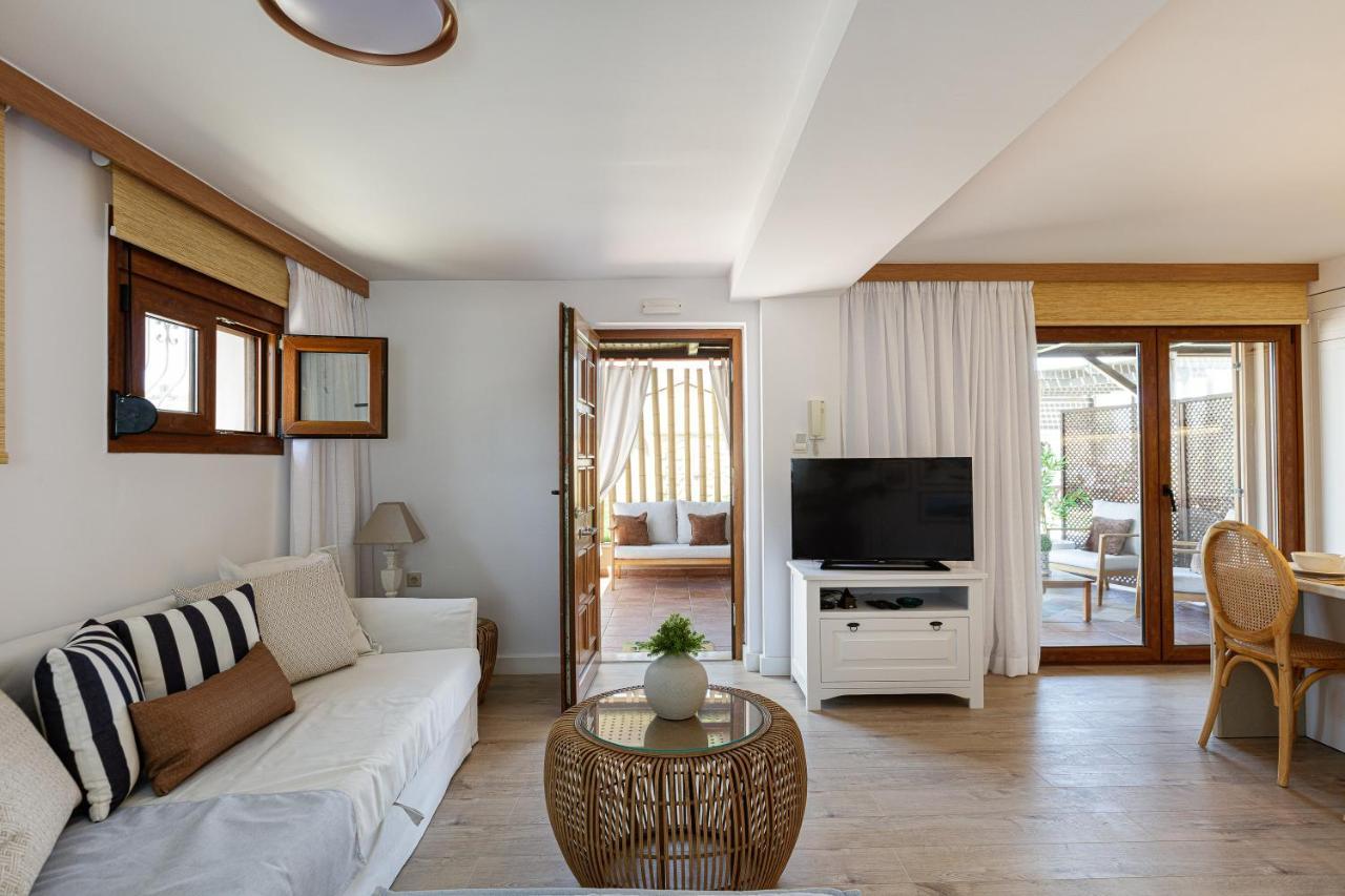 Villa Seashell -Wonderful Newly Renovated Villa On The Beach Galatas  Luaran gambar