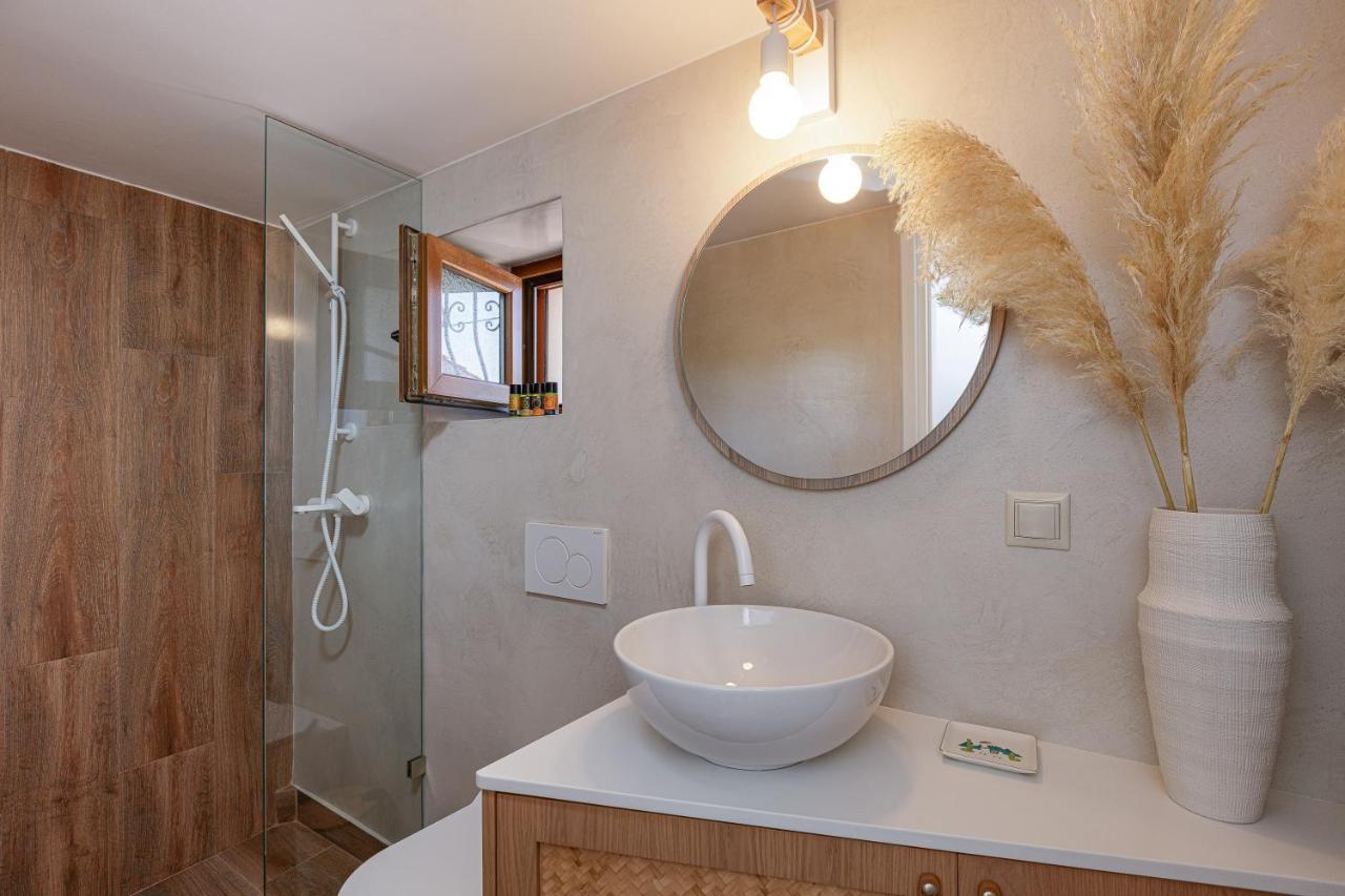 Villa Seashell -Wonderful Newly Renovated Villa On The Beach Galatas  Luaran gambar